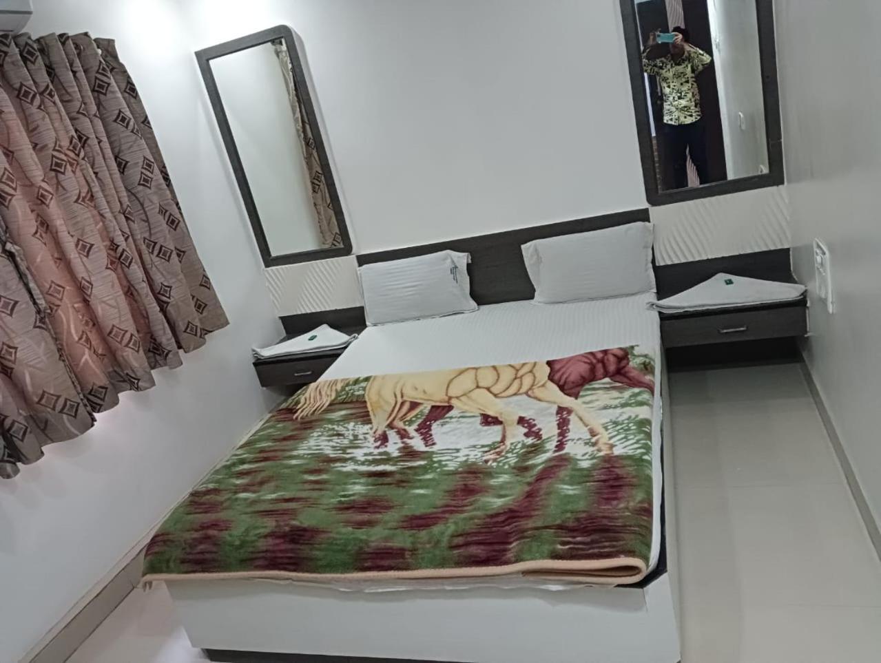 Hotel Shri Sai Darshan Shirdi Exterior photo